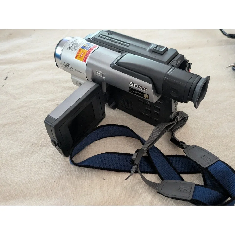 Sony Handycam Vision CCD-TRV68 Hi8 Camcorder NightShot 460x Zoom Bundle Working